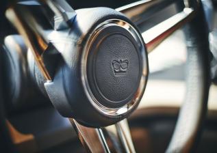 y85-interior-helm-wheel-detail-walnut-satin.jpg