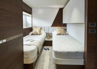 y85-interior-starboard-guest-cabin-walnut-satin.jpg