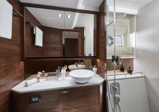 f55-interior-owners-bathroom.jpg