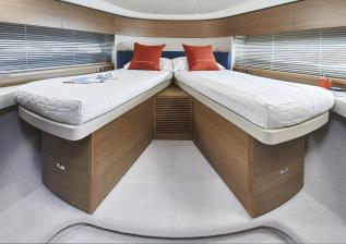 f45-interior-forward-cabin-rovere-oak-satin.jpg