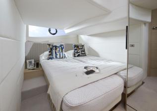 v40-interior-aft-cabin-beds-together-alba-oak-satin.jpg