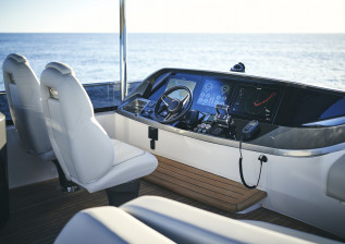 y72-exterior-flybridge-helm-1.jpg