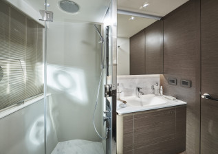 y72-interior-port-guest-bathroom-2.jpg