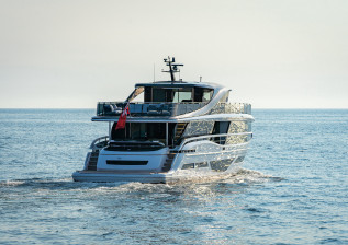 x95-exterior-white-hull-12.jpg