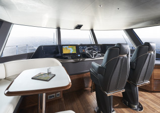 x95-slot-2-interior-wheelhouse-1.jpg