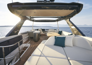 f65-flybridge-2-2022.jpg
