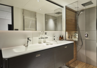 y80-interior-owners-stateroom-bathroom-walnut-satin.jpg