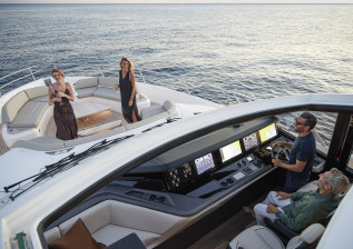s80-exterior-lifestyle-helm-and-foredeck.jpg