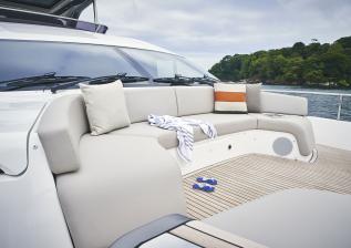 y85-exterior-foredeck-seating.jpg