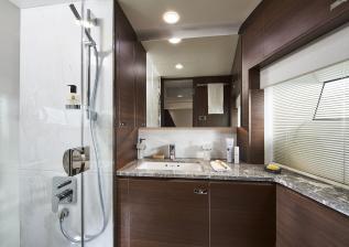 y85-interior-starboard-cabin-bathroom-walnut-satin.jpg