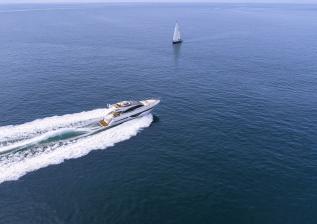 s66-exterior-white-hull-03.jpg