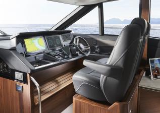 s62-interior-helm.jpg
