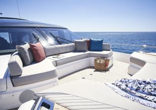 v78-exterior-foredeck-seating-detail.jpg