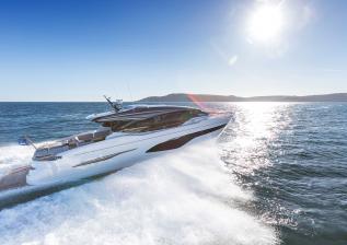v78-exterior-white-hull-01.jpg