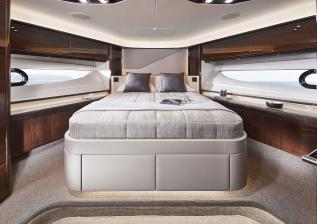 v78-interior-forward-guest-cabin-walnut-gloss.jpg