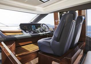 v78-interior-helm-walnut-gloss.jpg