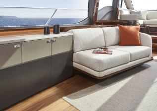 v78-interior-saloon-sofa-detail-walnut-gloss.jpg