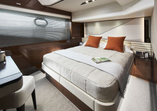 v78-interior-starboard-guest-cabin-walnut-gloss.jpg