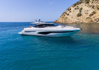 v65-exterior-white-hull-4.jpg