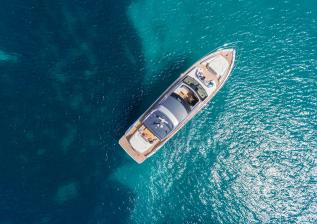 v65-exterior-white-hull-6.jpg