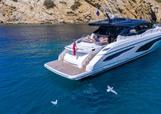v65-exterior-white-hull-9.jpg