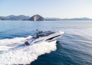 v65-exterior-white-hull-12.jpg