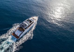 v65-exterior-white-hull-17.jpg