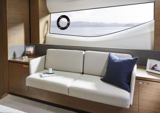 v65-interior-owners-stateroom-detail.jpg