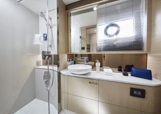 v60-interior-owners-bathroom-alba-oak-satin.jpg