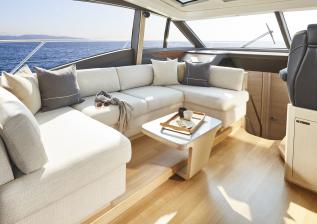 v60-interior-saloon-seating-alba-oak-satin.jpg