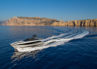 y95-exterior-silver-hull-02.jpg