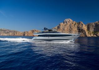y95-exterior-silver-hull-03.jpg