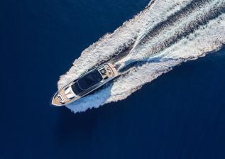 y95-exterior-silver-hull-04.jpg