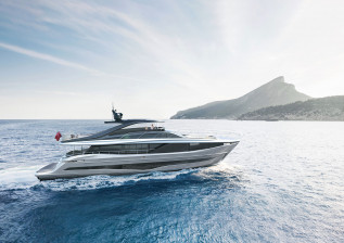 y95-exterior-silver-hull-06.jpg