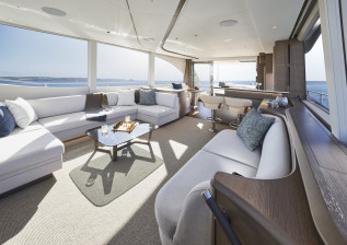 y72-interior-saloon-1.jpg