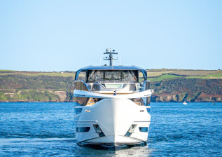 x95-exterior-white-hull-18.jpg