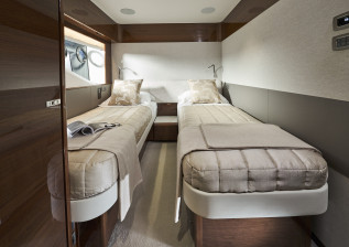 x95-slot-2-interior-starboard-twin.jpg