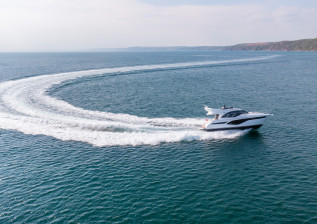 f50-exterior-white-hull-03-2022.jpg