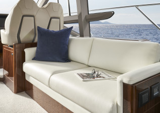 f50-interior-saloon-seating-starboard-walnut-satin-2022.jpg