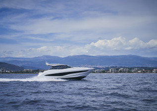 v50-open-exterior-white-hull-02.jpg
