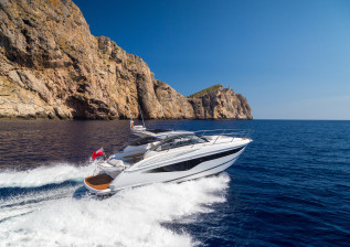 v40-60th-exterior-white-hull-with-blue-styling-line.jpeg