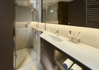 f58-interior-owners-bathroom-silver-oak.jpg