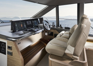 f58-interior-helm-armrests-up-silver-oak.jpg