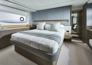 s65-interior-owners-stateroom-silver-oak-satin.jpeg