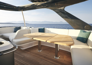 f65-flybridge-detail-2-2022.jpg