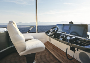 f65-flybridge-detail-6-2022.jpg
