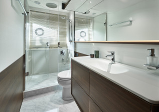 f65-master-bathroom-1a-2022.jpg