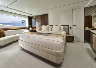 y80-interior-owners-stateroom-walnut-satin.jpg