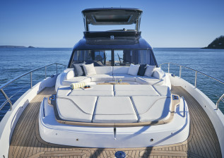 y72-exterior-bow-seating-3.jpg