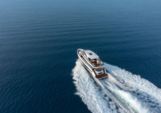 x80-exterior-lifestyle.jpg
